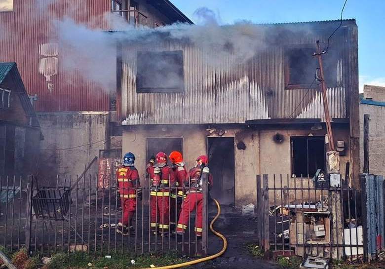 Otra vez un incendio terminó en tragedia en Ushuaia: dos muertos