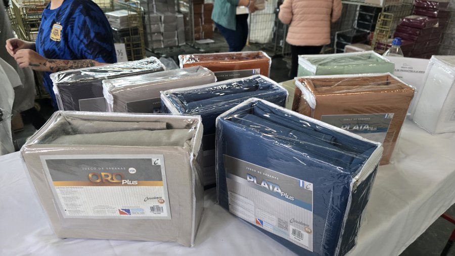 Trabajadores de Blanco Nieve organizan venta directa de sábanas en Ushuaia