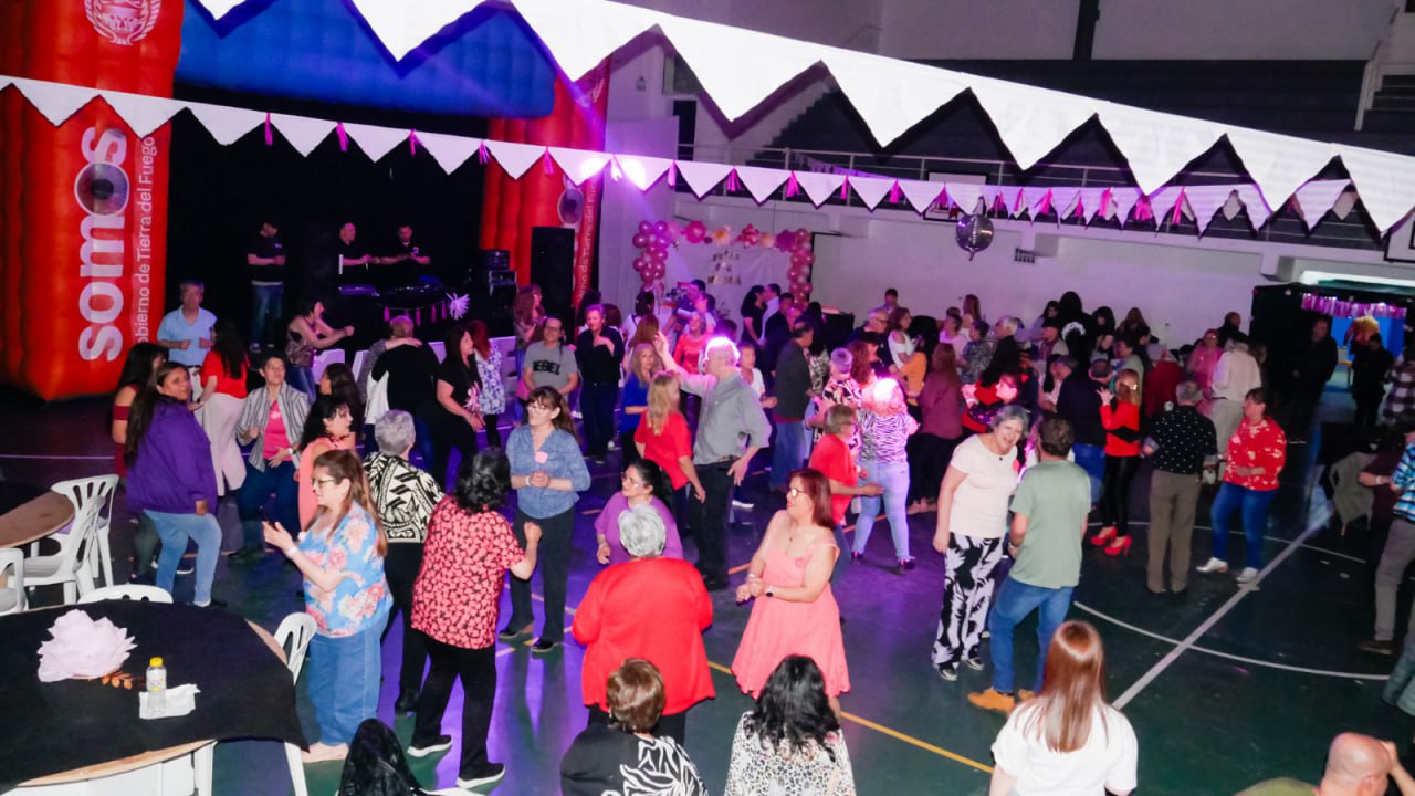 La Matiné +60 celebró el Día de la Madre con música
