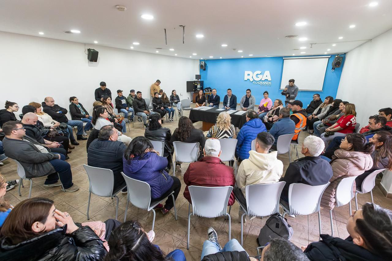 La Intendencia se reunió con vecinos de barrio Los Cisnes