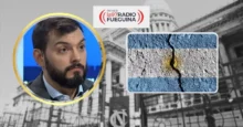 Retrato de Emmanuel Álvarez Agis con bandera argentina agrietada y Congreso de fondo; imagen destacada de Radio Fueguina para nota política.