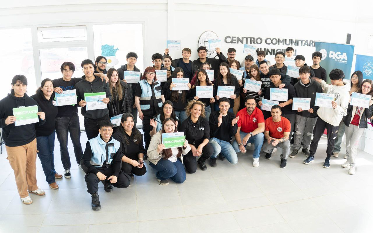 Nueva edición del programa “Juventudes Ponen Primera”