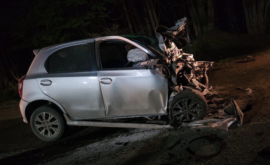Una mujer murió tras violento choque frontal en Rancho Hambre