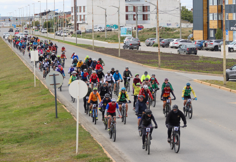 Con gran éxito se corrió la Contrarreloj Solidaria en parejas, organizada por el MPF
