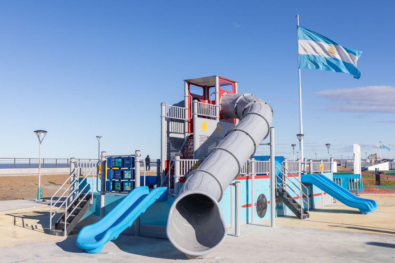 El Parque de los 100 años sumó un juego réplica del histórico Barquito Azul