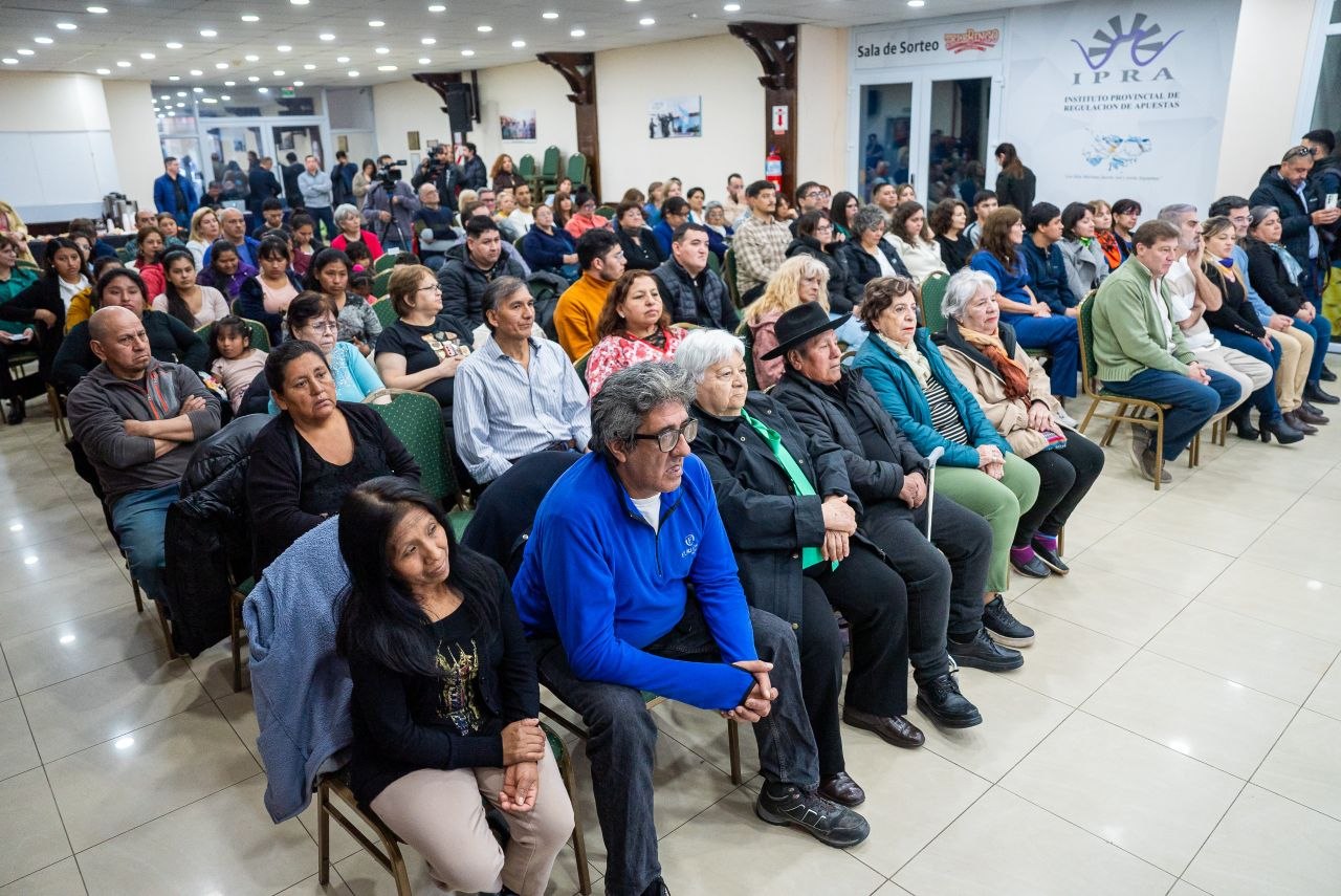 Más de 160 adultos egresaron del programa de alfabetización