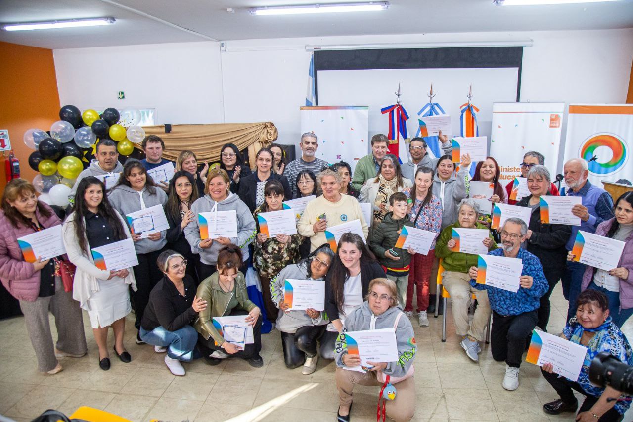 «Seguimos en el camino para que no haya un fueguino que no sepa leer y escribir»