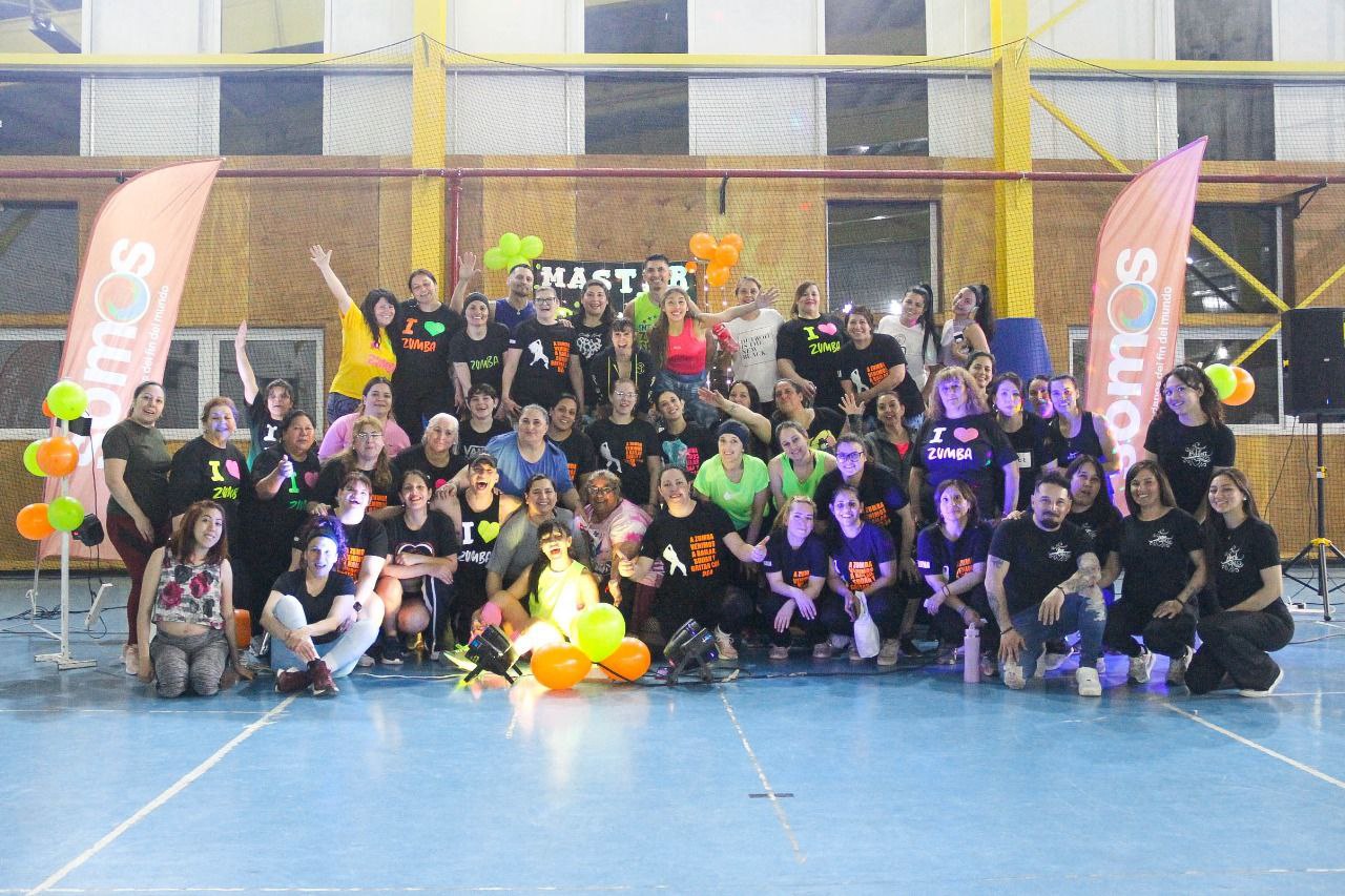 Tolhuin vibró al ritmo de la Zumba