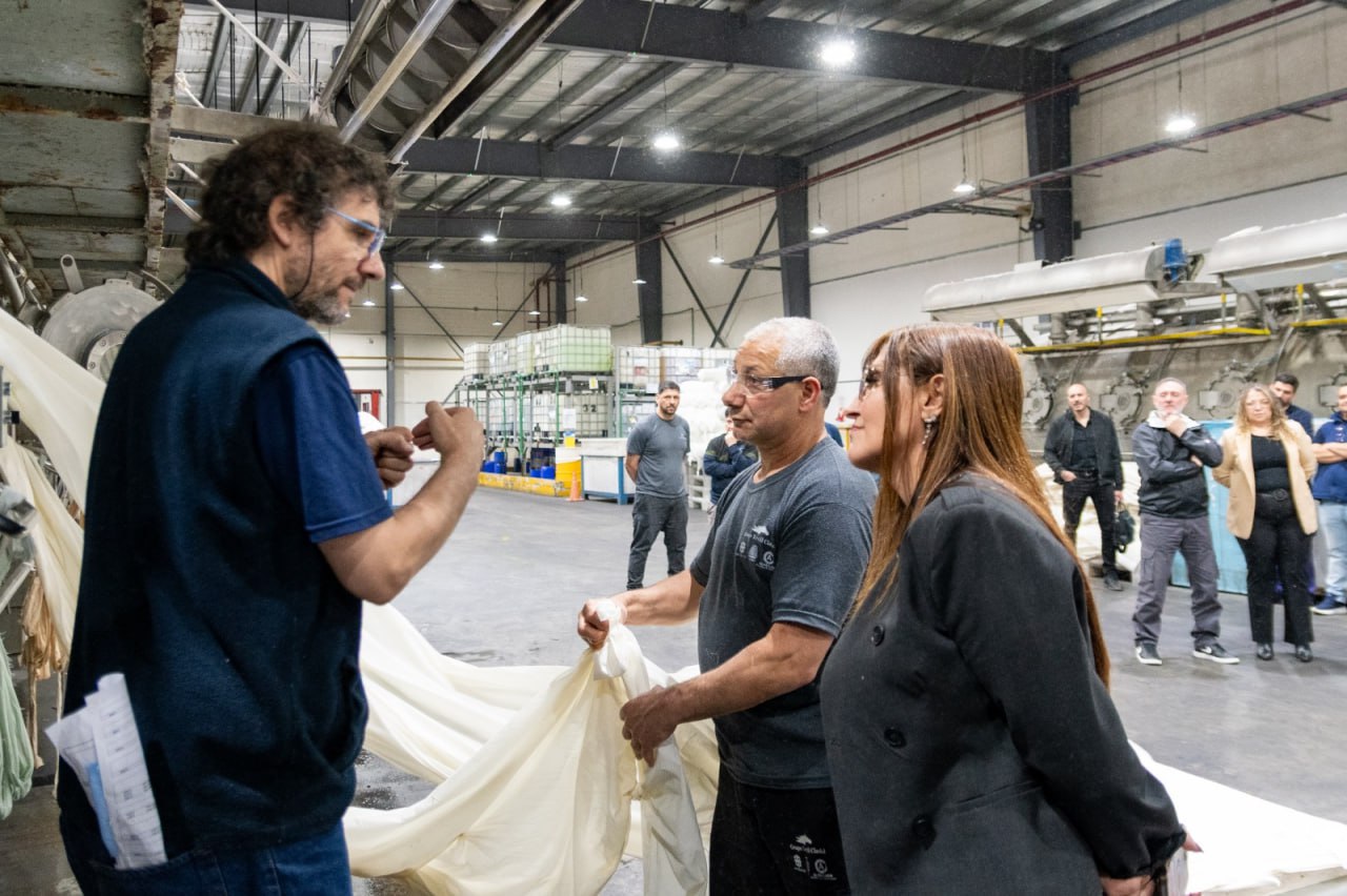 «Acompañaremos cada reclamo», dijo Karina Fernández sobre los textiles