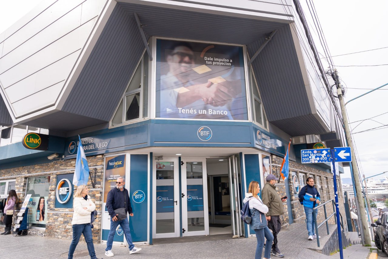 Anuncian medidas para «aliviar la carga financiera de individuos y familias»