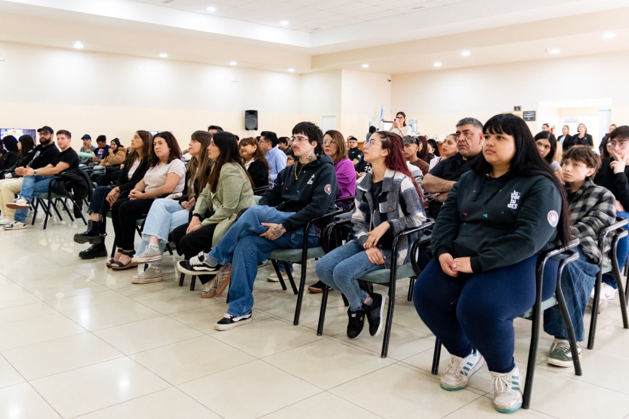 Celebración en la muestra anual de talleres de juventudes