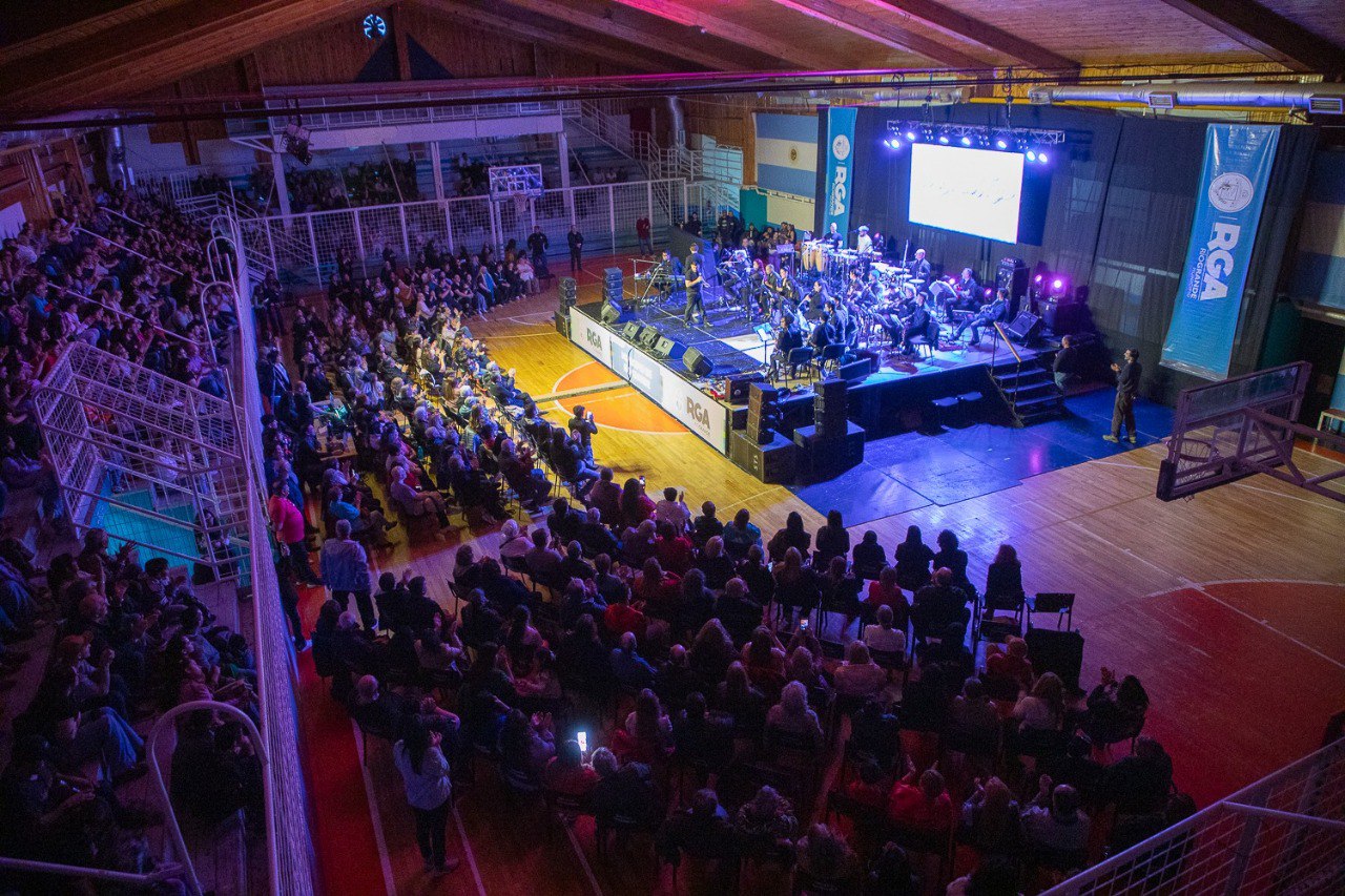 La banda municipal festejó su aniversario a puro talento