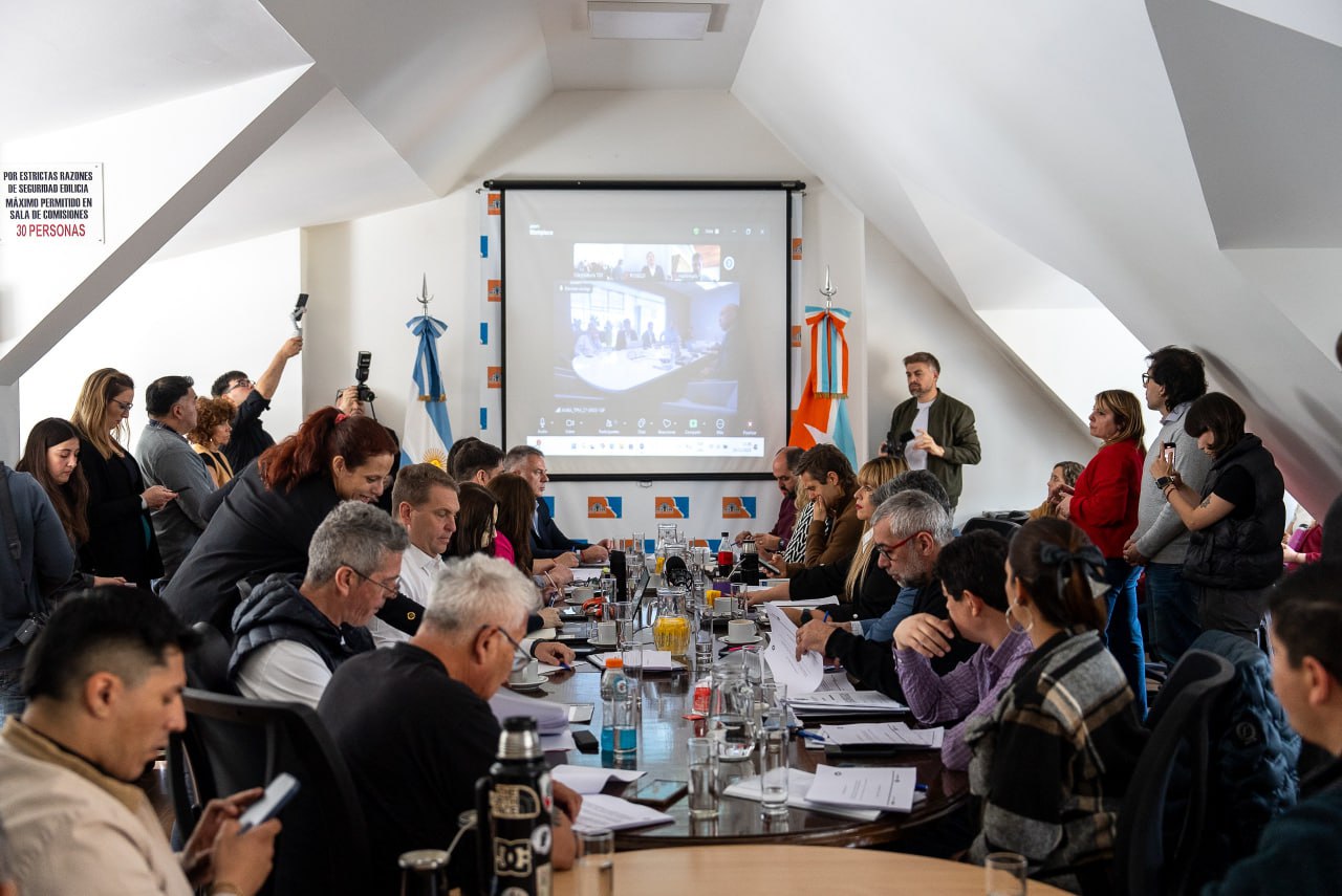 El Ejecutivo provincial presentó el acuerdo con YPF