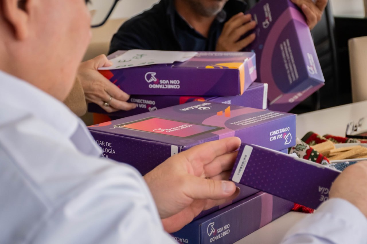Instituciones de la provincia reciben tablets de una campaña nacional