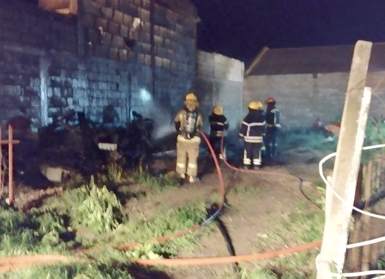 Un cigarrillo desató un incendio con cuantiosos daños en barrio Danés