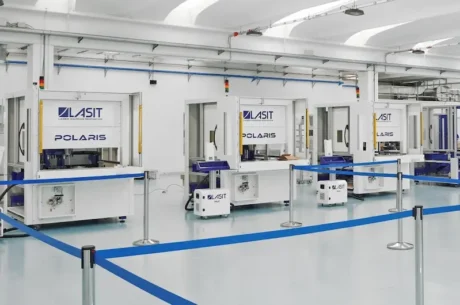 Estaciones de marcado láser LASIT Polaris en un entorno industrial para trazabilidad de piezas