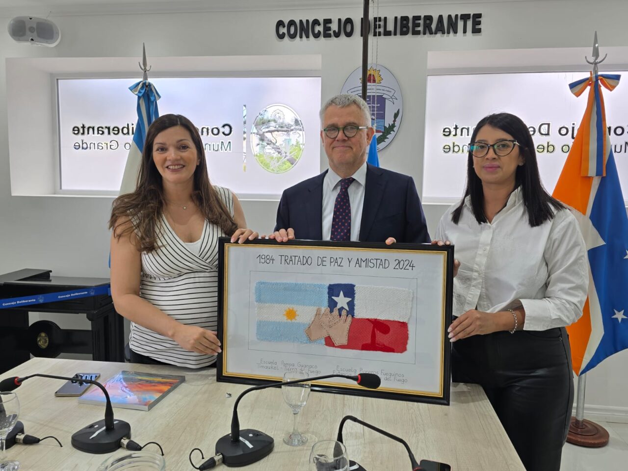 Zamora y la concejal Vargas recibieron al Cónsul General de Chile