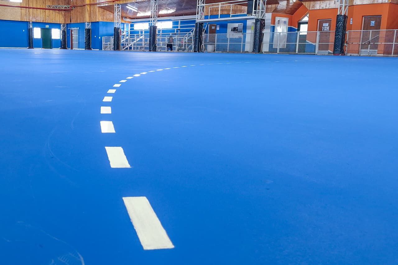 Obras de pintura y refacción de la cancha del Gimnasio Muriel