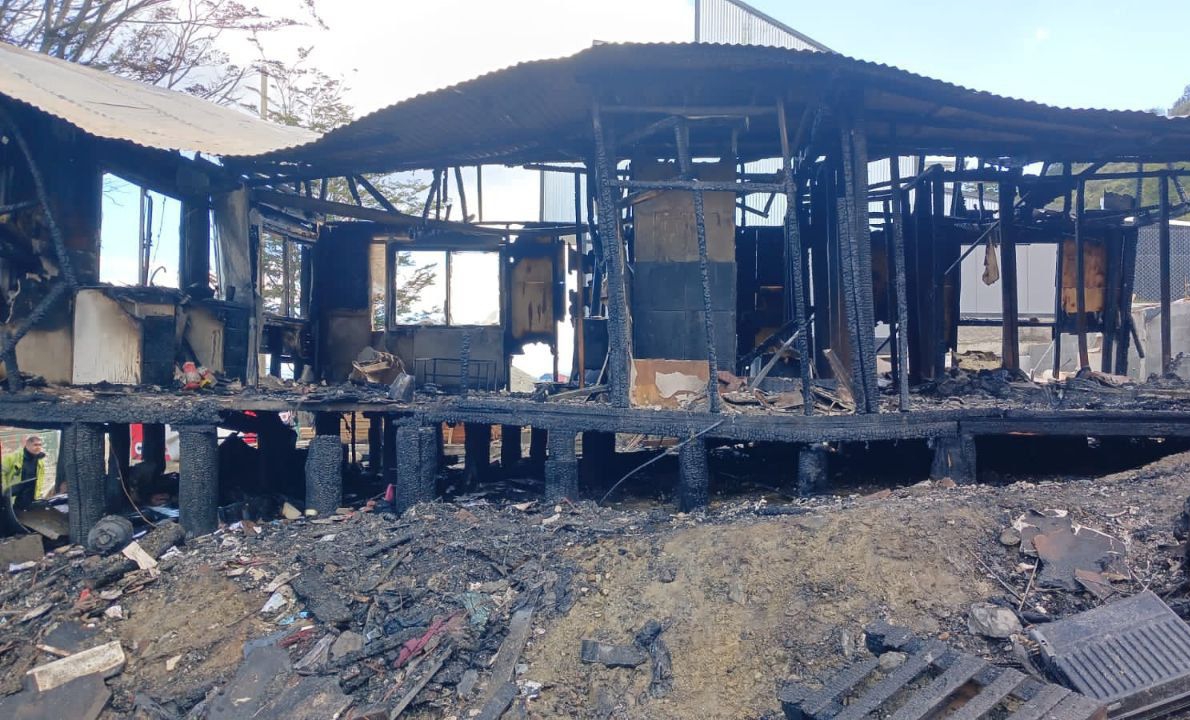 Escaparon tres menores del pavoroso incendio de su vivienda