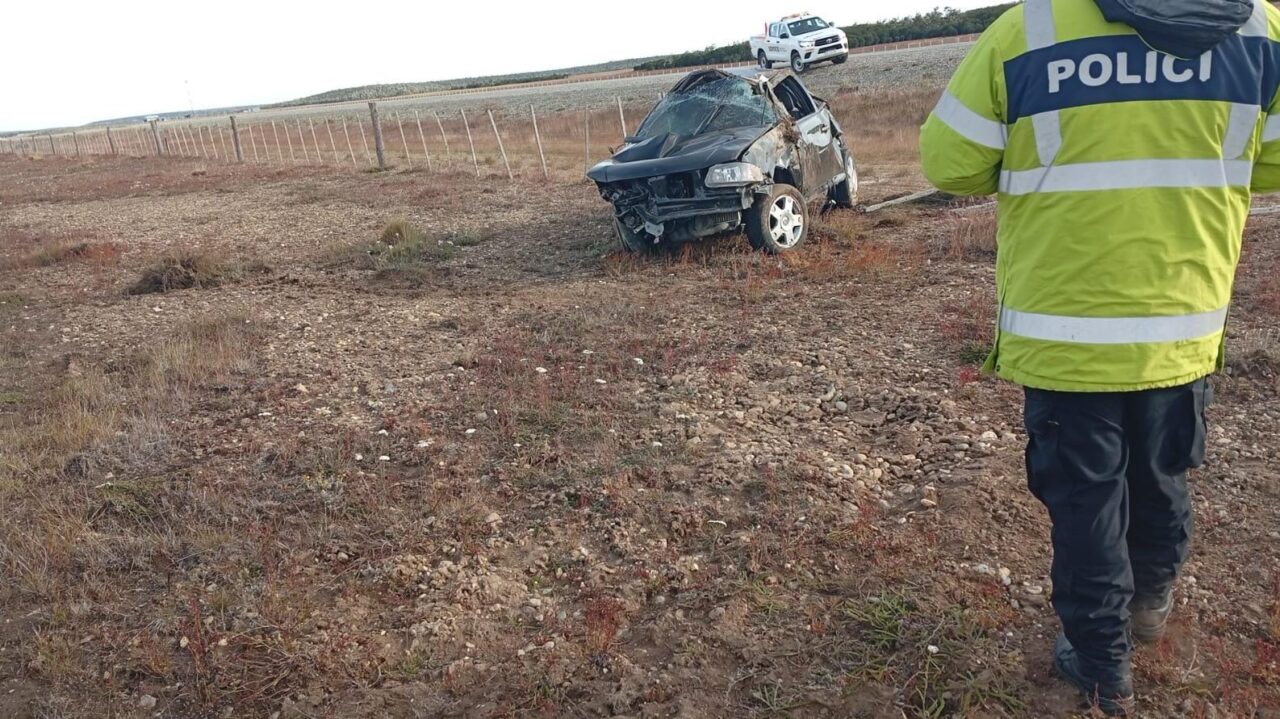 Joven conductor perdió el control del vehículo y volcó
