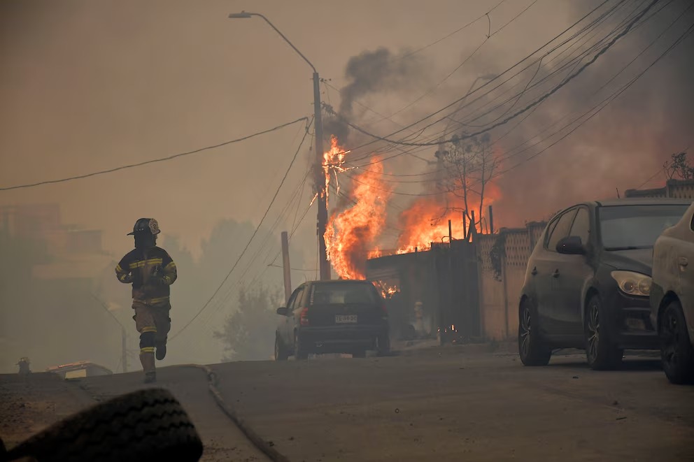 Más de 50 mil evacuados en el sur de Chile por incendios forestales