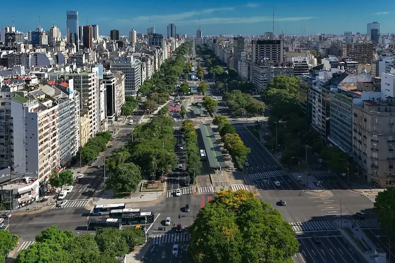 Pronóstico de calor intenso en Buenos Aires con máximas de 33 grados antes de un marcado descenso térmico