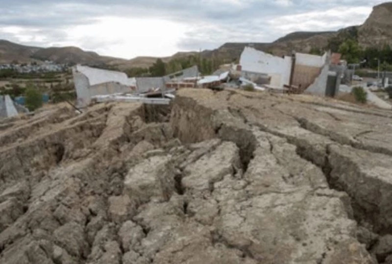 Colapsó un cerro en Comodoro Rivadavia y hay más de 300 evacuados