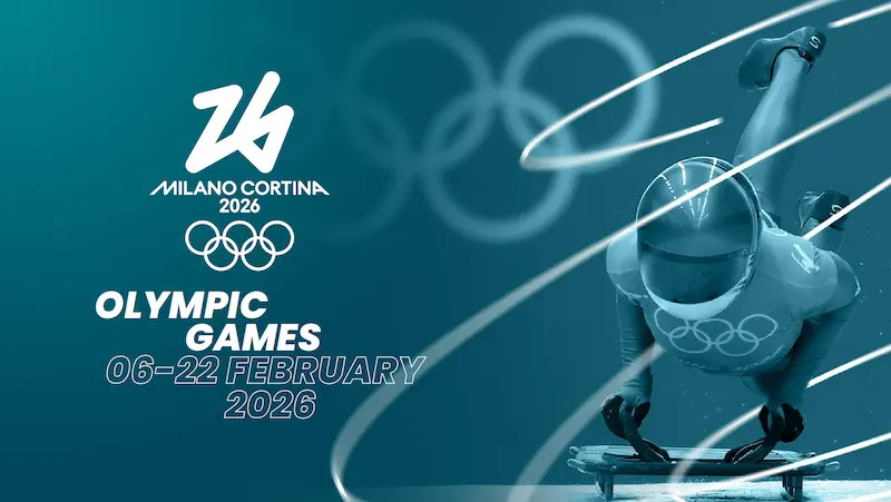 Afiche de Milano Cortina 2026 Olympic Games con fechas 6-22 de febrero de 2026 y atleta de trineo sobre fondo azul