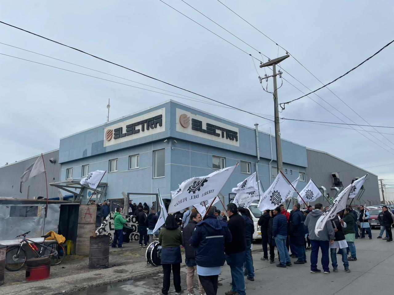 Tras la toma de la fábrica, convocaron a una conciliación obligatoria en Aires del Sur