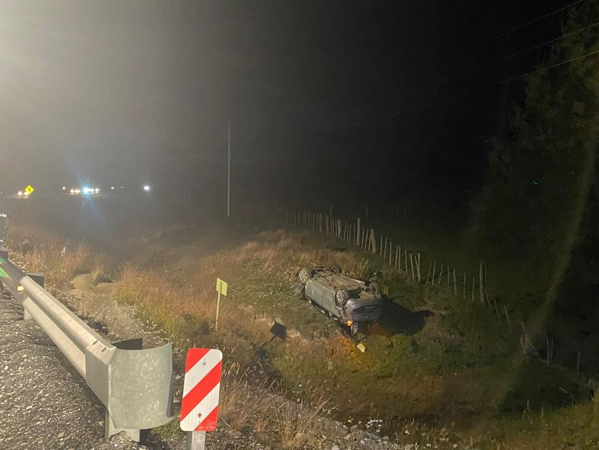 Joven conductora protagonizó un vuelco y debió ser hospitalizada