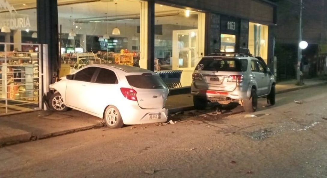 Chocó, huyó y dejó destrozos en pleno centro