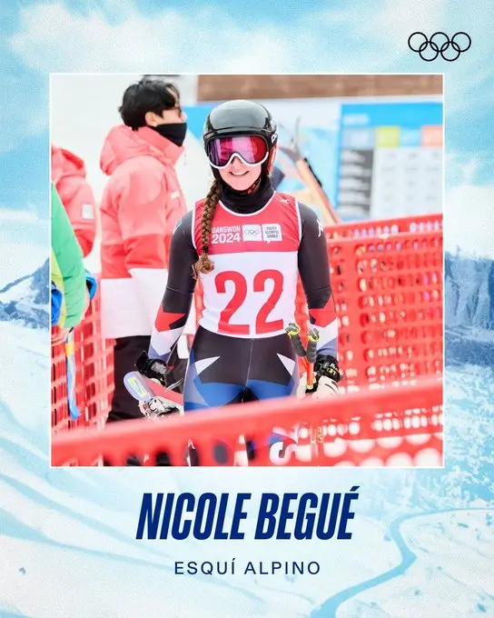 Nicole Begué con indumentaria de competencia y la inscripción “Esquí alpino”