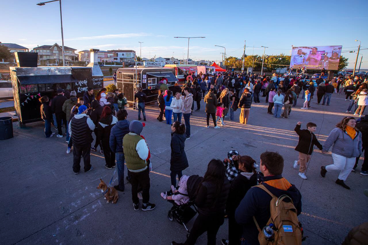 «Noche de Peña» en el patio gastronómico del Parque de los 100 Años