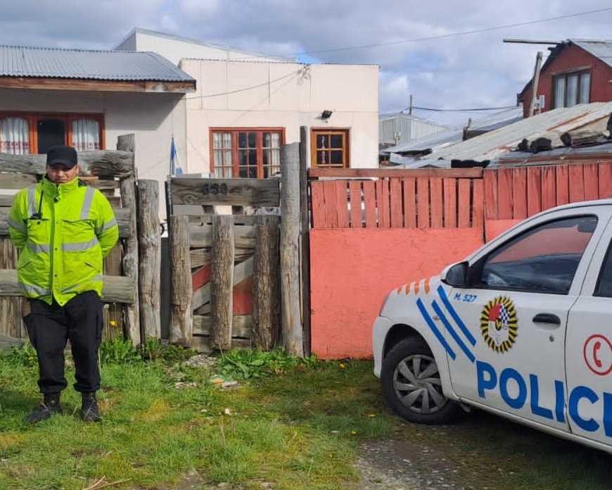 La policía recuperó un abrigo que había sido sustraído en un bar