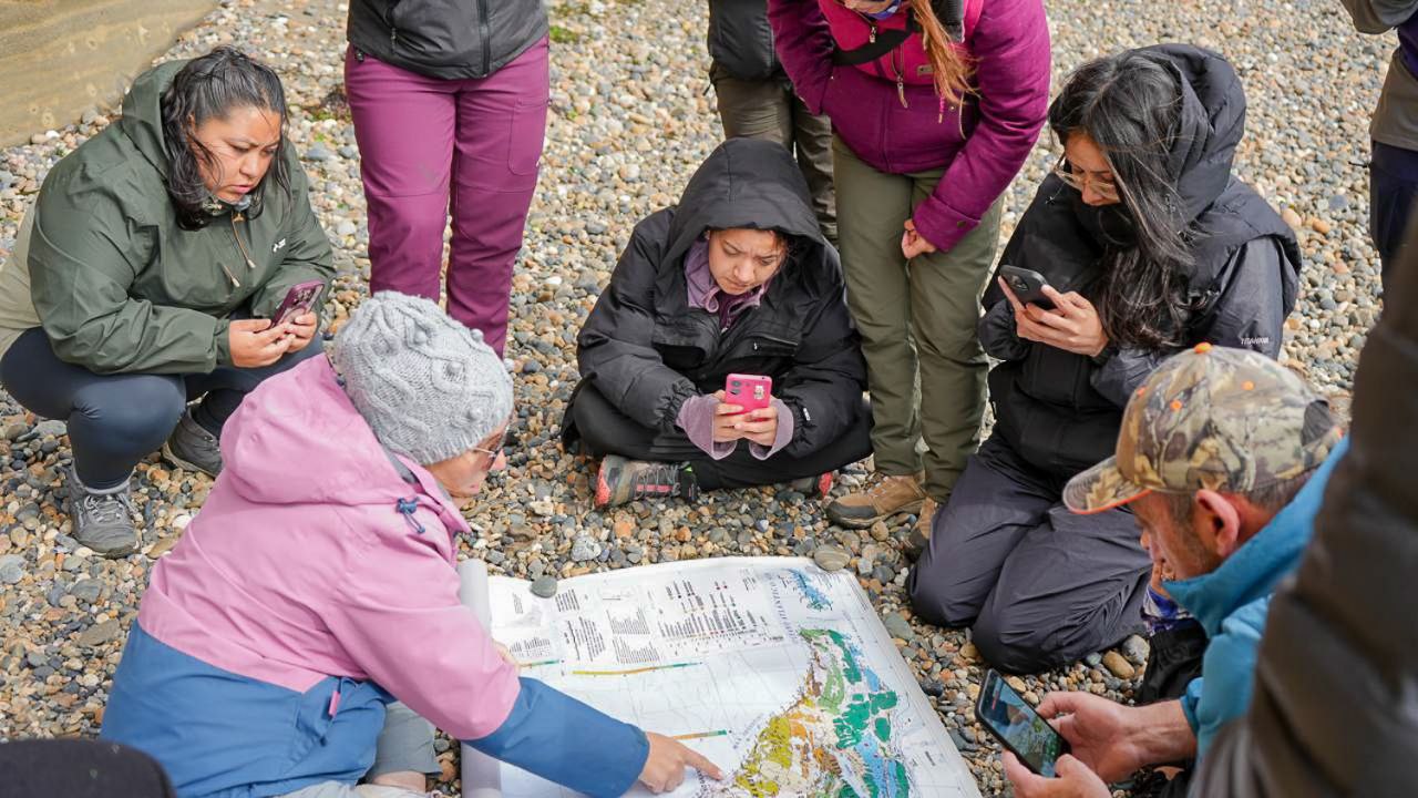 Estudiantes y docentes de la UNTDF participaron de una salida de campo