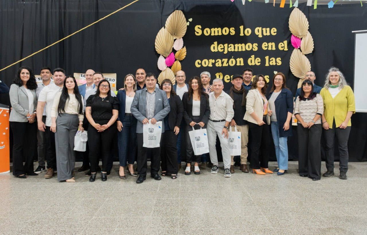 Homenaje a docentes que formaron parte de las diversas bicontinentales