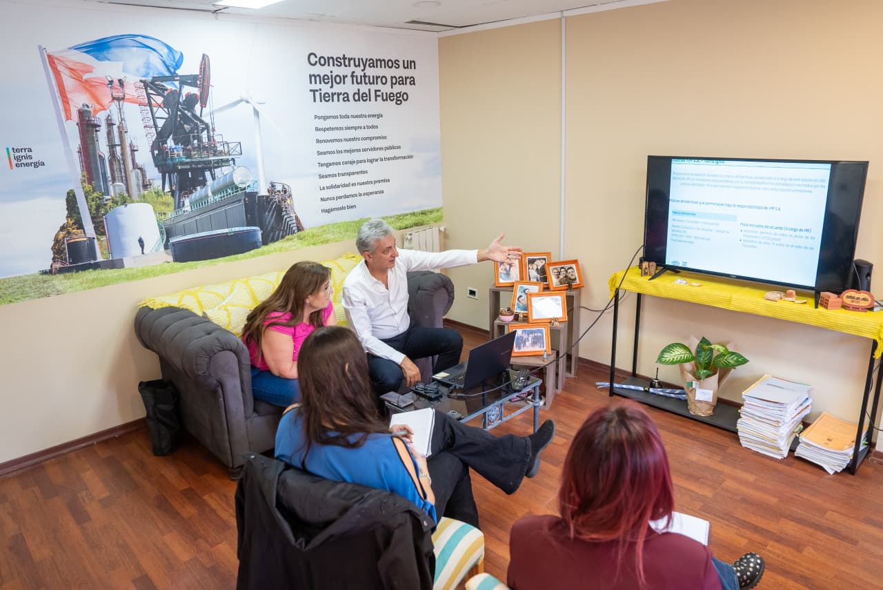 Presentan estudios de la actividad petrolera en Tierra del Fuego