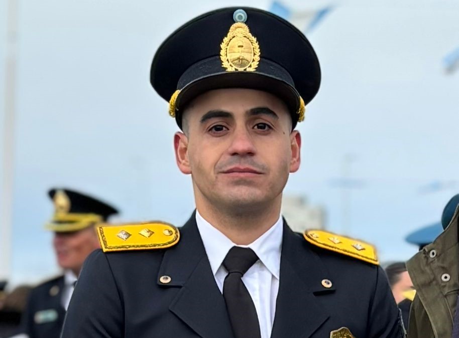 Segunda vez que el subinspector Do Santos salva a un bebé en la comisaría cuarta