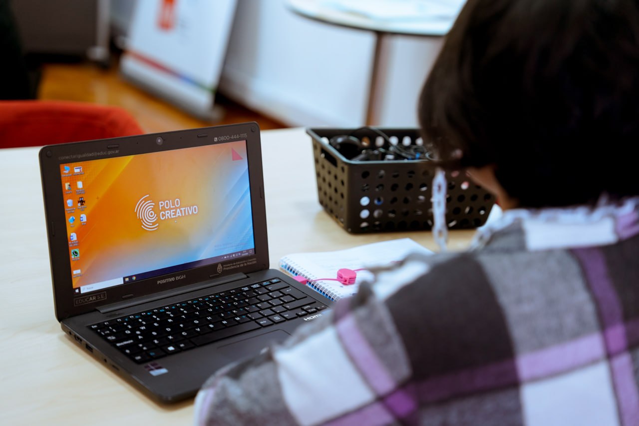 Charla sobre seguridad digital para personas mayores