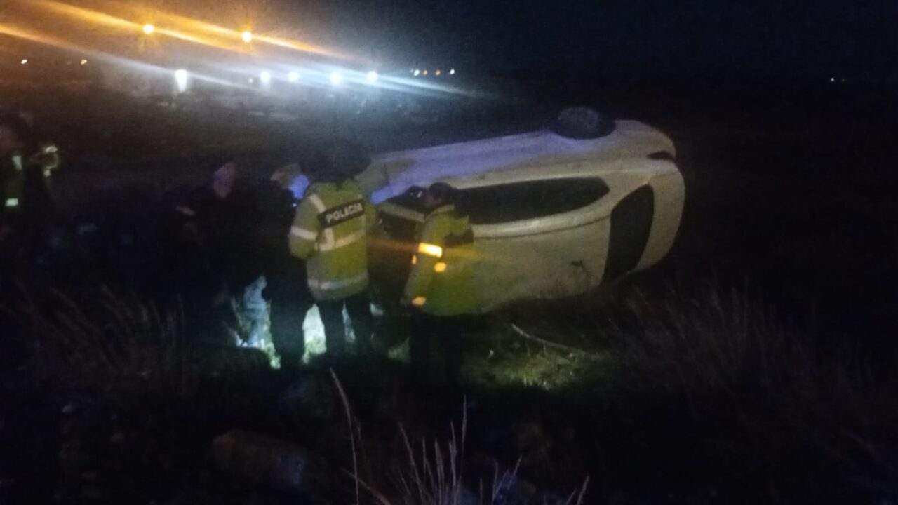 Joven conductora ebria protagonizó un vuelco