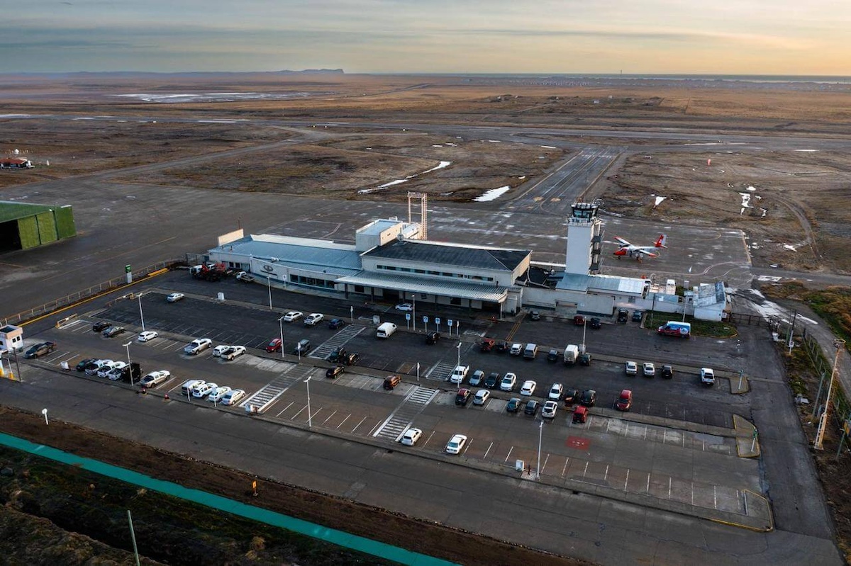 La complejidad técnica del hormigón en la renovada pista del aeropuerto