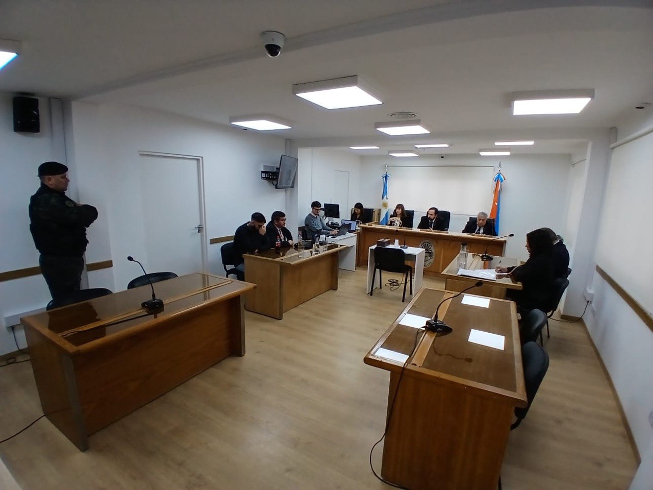 Se conocerá el veredicto sobre tres hombres acusados de agredir a policías