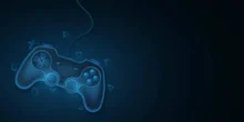Control de videojuego iluminado en azul sobre fondo oscuro