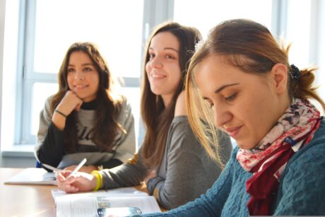 educacion escuela aula estudiantes