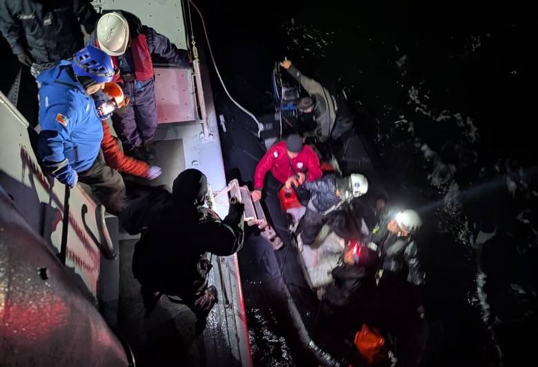 La Armada concretó un operativo humanitario de urgencia en Península Mitre