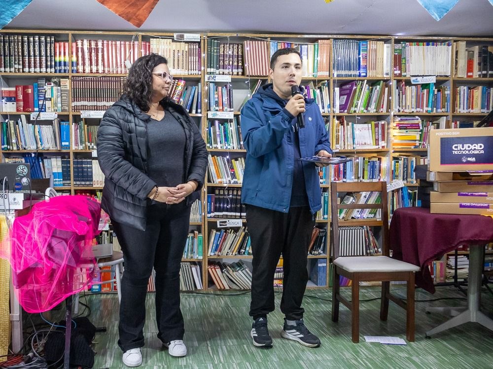 La Biblioteca Infanto Juvenil recibió 10 equipos informáticos