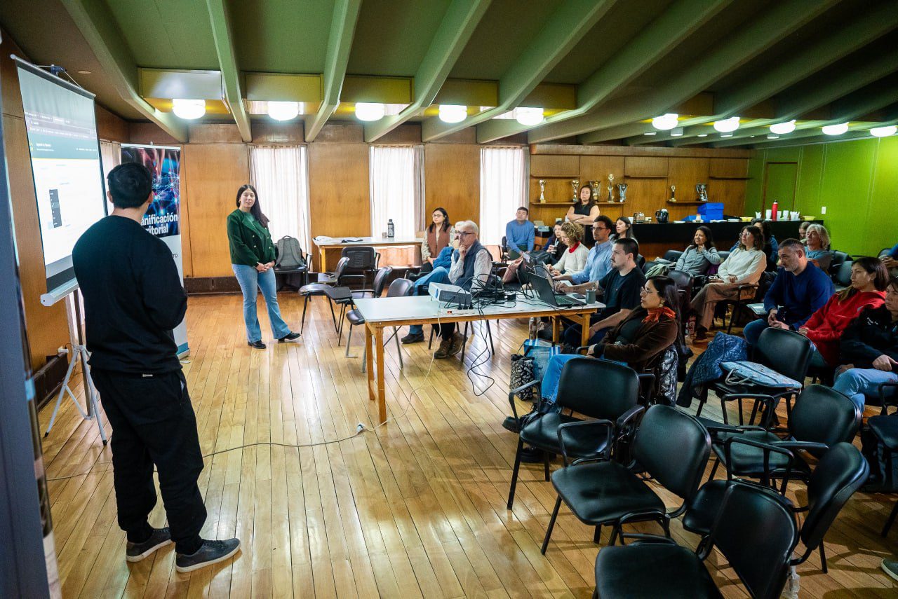 Primera mesa de trabajo en el CADIC sobre datos geoespaciales