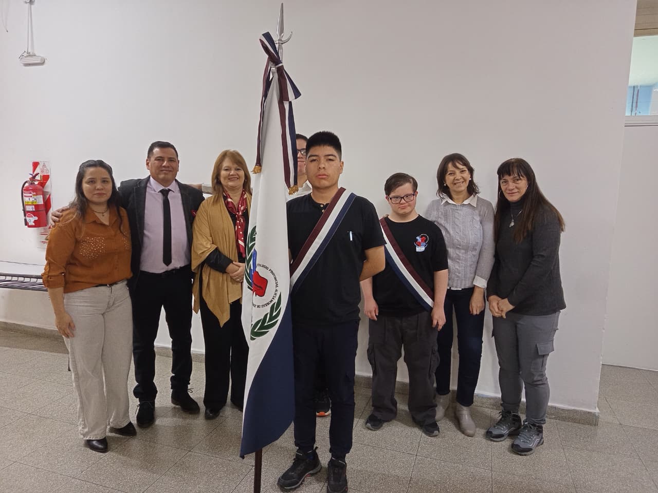 El colegio Alicia Moreau de Justo ya tiene su bandera institucional