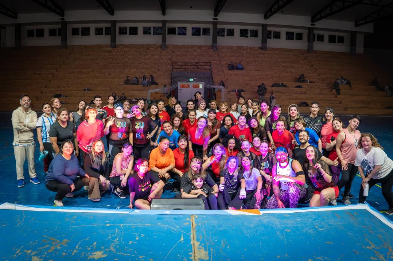 Exitosa jornada solidaria de Zumba y Body Combat, que reunió a decenas de vecinos en Río Grande