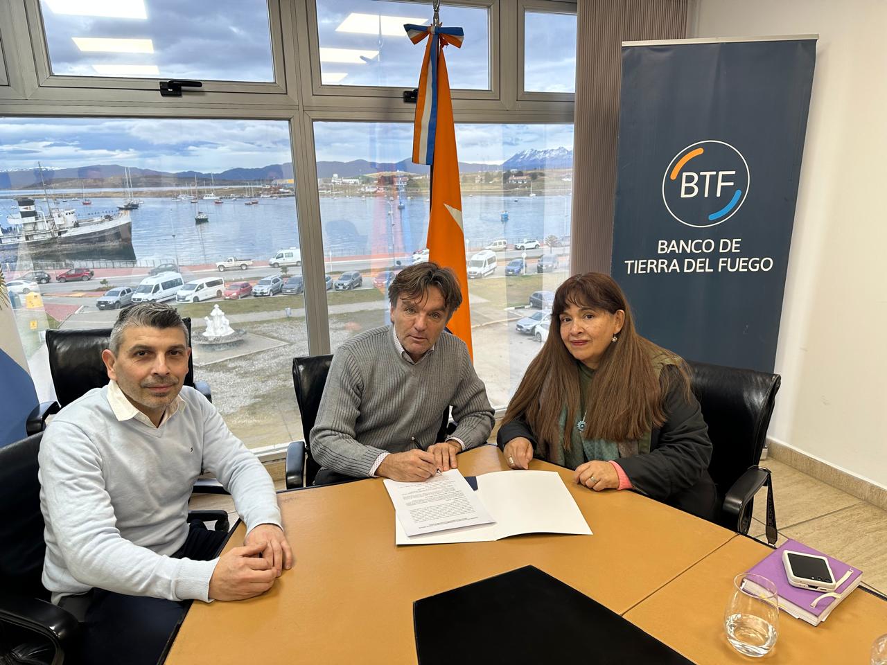 Convenio con el SUTEF y  empresa constructora para el acceso a redes de servicios